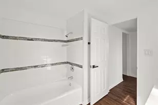 5160 Medina Rd, Woodland Hills, CA 91364 - Photo 27