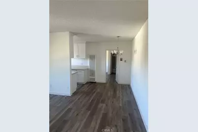 7055 Etiwanda Avenue #208, Reseda, CA 91335 - Photo 5