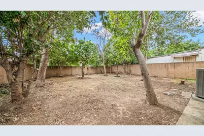 20010 Eccles Street, Winnetka, CA 91306 - Photo 23