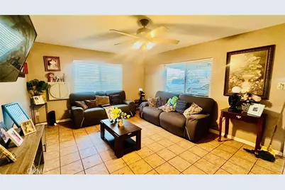 5833 Leo, Bakersfield, CA 93307 - Photo 7