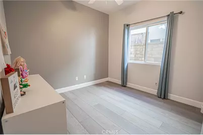 30401 Servilla, Castaic, CA 91384 - Photo 13