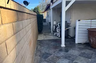 23509 Via Chantilly, Valencia, CA 91355 - Photo 11