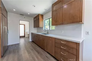 23345 Oxnard St, Woodland Hills, CA 91367 - Photo 11