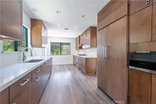 23345 Oxnard St, Woodland Hills, CA 91367 - Photo 7