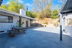 23345 Oxnard St, Woodland Hills, CA 91367 - Photo 33