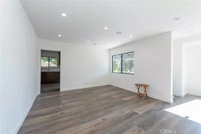 23345 Oxnard Street, Woodland Hills, CA 91367 - Photo 5