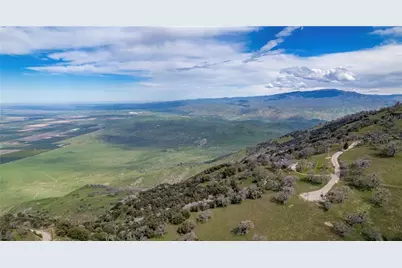 26300 Hazelwood Court, Tehachapi, CA 93561 - Photo 7