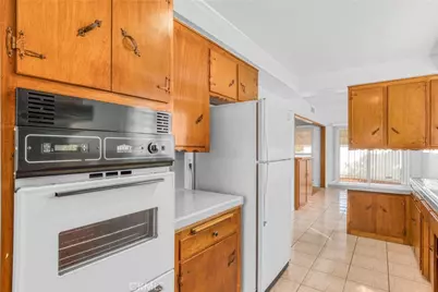 10352 Hayvenhurst Avenue, Granada Hills, CA 91344 - Photo 9