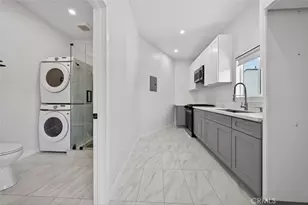 8100 Bellaire Ave, North Hollywood, CA 91605 - Photo 39