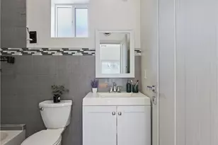 15801 Chatsworth, Granada Hills, CA 91344 - Photo 23