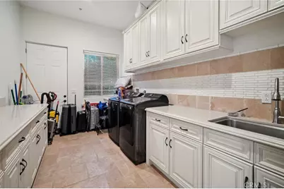 17401 Raymer Street, Sherwood Forest, CA 91325 - Photo 27