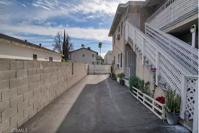 13617 Leadwell, Van Nuys, CA 91405 - Photo 11