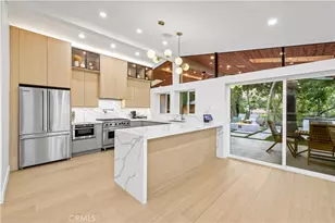 22263 Flanco, Woodland Hills, CA 91364 - Photo 19