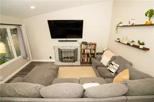 27626 Saffron Ln, Saugus, CA 91350 - Photo 3