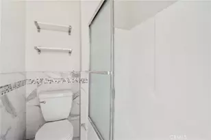 7320 Lennox Ave, Van Nuys, CA 91405 - Photo 19