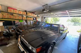 5323 Del Moreno Dr, Woodland Hills, CA 91364 - Photo 15