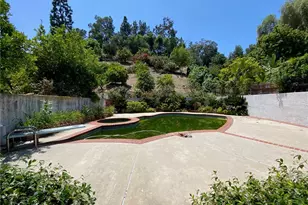 5323 Del Moreno Dr, Woodland Hills, CA 91364 - Photo 9