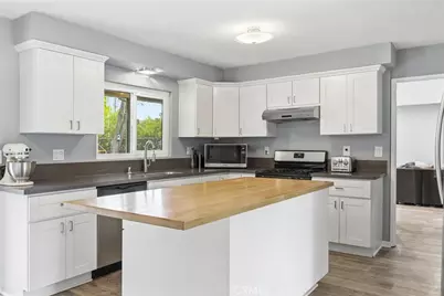 5500 Blanco Avenue, Woodland Hills, CA 91367 - Photo 9