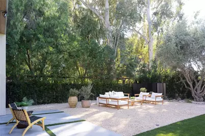 23340 Collins, Woodland Hills, CA 91367 - Photo 9