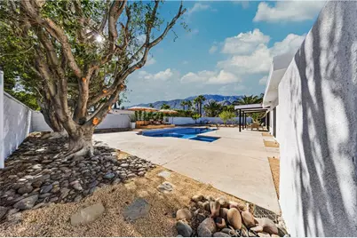 1033 E Via Escuela, Palm Springs, CA 92262 - Photo 25