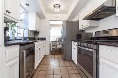 8006 Zelzah, Reseda, CA 91335 - Photo 21