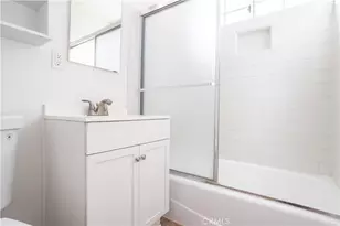 8006 Zelzah, Reseda, CA 91335 - Photo 17