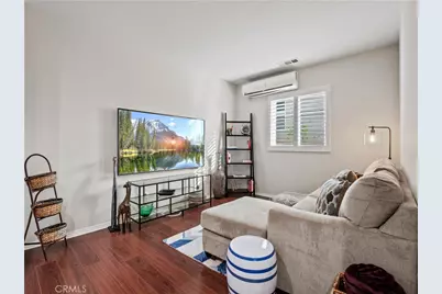 28532 Agajanian, Saugus, CA 91390 - Photo 3