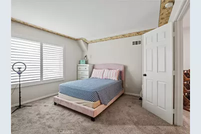 28532 Agajanian, Saugus, CA 91390 - Photo 25