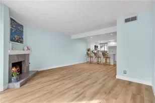 21551 Burbank, Woodland Hills, CA 91367 - Photo 17