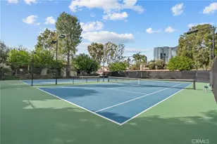 21551 Burbank, Woodland Hills, CA 91367 - Photo 47