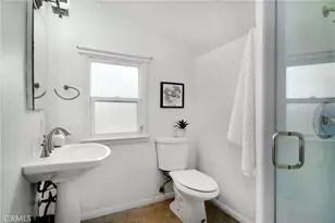 22029 Mulholland Way, Woodland Hills, CA 91364 - Photo 19