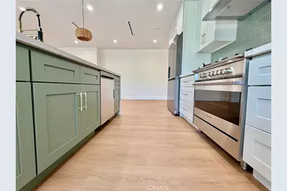 22130 Gault Street, Canoga Park, CA 91303 - Photo 11