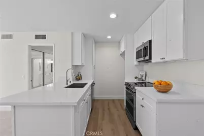 23515 Lyons, Valencia, CA 91355 - Photo 9