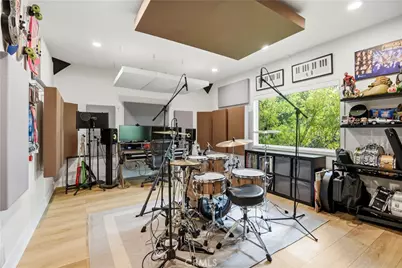 22637 Erwin Street, Woodland Hills, CA 91367 - Photo 25