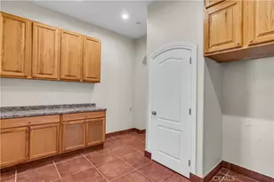 10234 Clover Dr, Oak Hills, CA 92344 - Photo 13