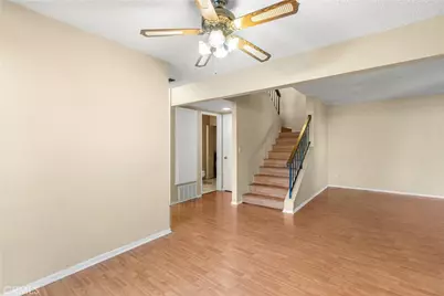 18510 Mayall Street #I, Northridge, CA 91324 - Photo 7