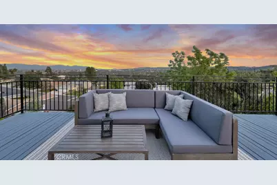 5952 Woodland View Drive, Woodland Hills, CA 91367 - Photo 5