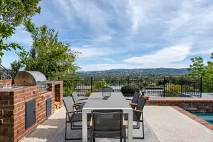 5952 Woodland View Dr, Woodland Hills, CA 91367 - Photo 23