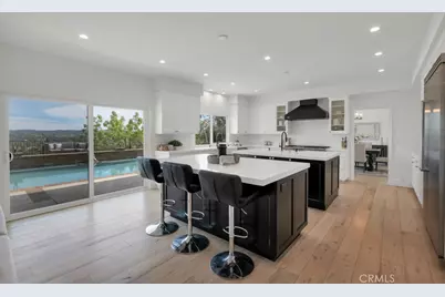 5952 Woodland View Drive, Woodland Hills, CA 91367 - Photo 7