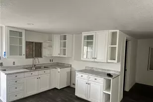 102 Northrup, Bakersfield, CA 93307 - Photo 9