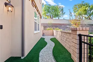 28645 Jardineras, Valencia, CA 91354 - Photo 31