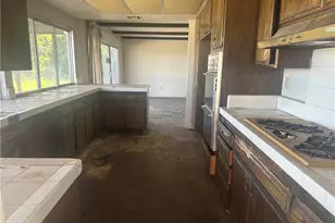 16986 Encino Hills Dr, Encino, CA 91436 - Photo 15