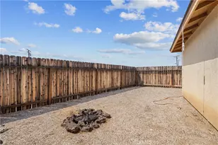 21041 Vivian Ct, California City, CA 93505 - Photo 31