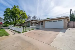 23000 Brenford St, Woodland Hills, CA 91364 - Photo 33