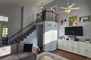 28114 Guilford, Saugus, CA 91350 - Photo 7