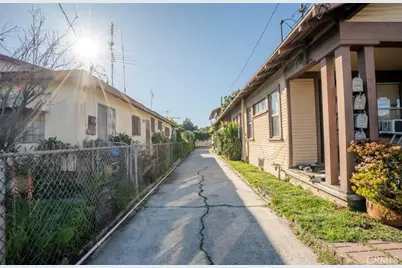 1741 S S New England, Los Angeles, CA 90006 - Photo 3