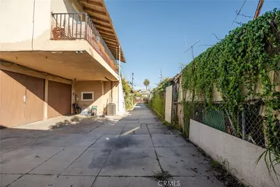 1741 S S New England, Los Angeles, CA 90006 - Photo 5