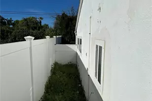 22901 Leonora Dr, Woodland Hills, CA 91367 - Photo 21