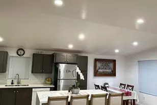 7560 Woodman Pl, Van Nuys, CA 91405 - Photo 3