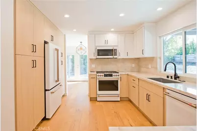 22357 Welby Way, Woodland Hills, CA 91303 - Photo 11